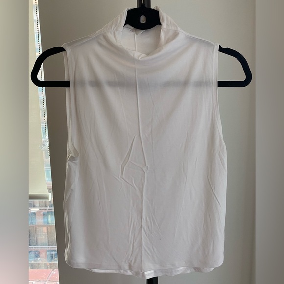 Babaton Vince Sleeveless T-Shirt - Picture 3 of 7